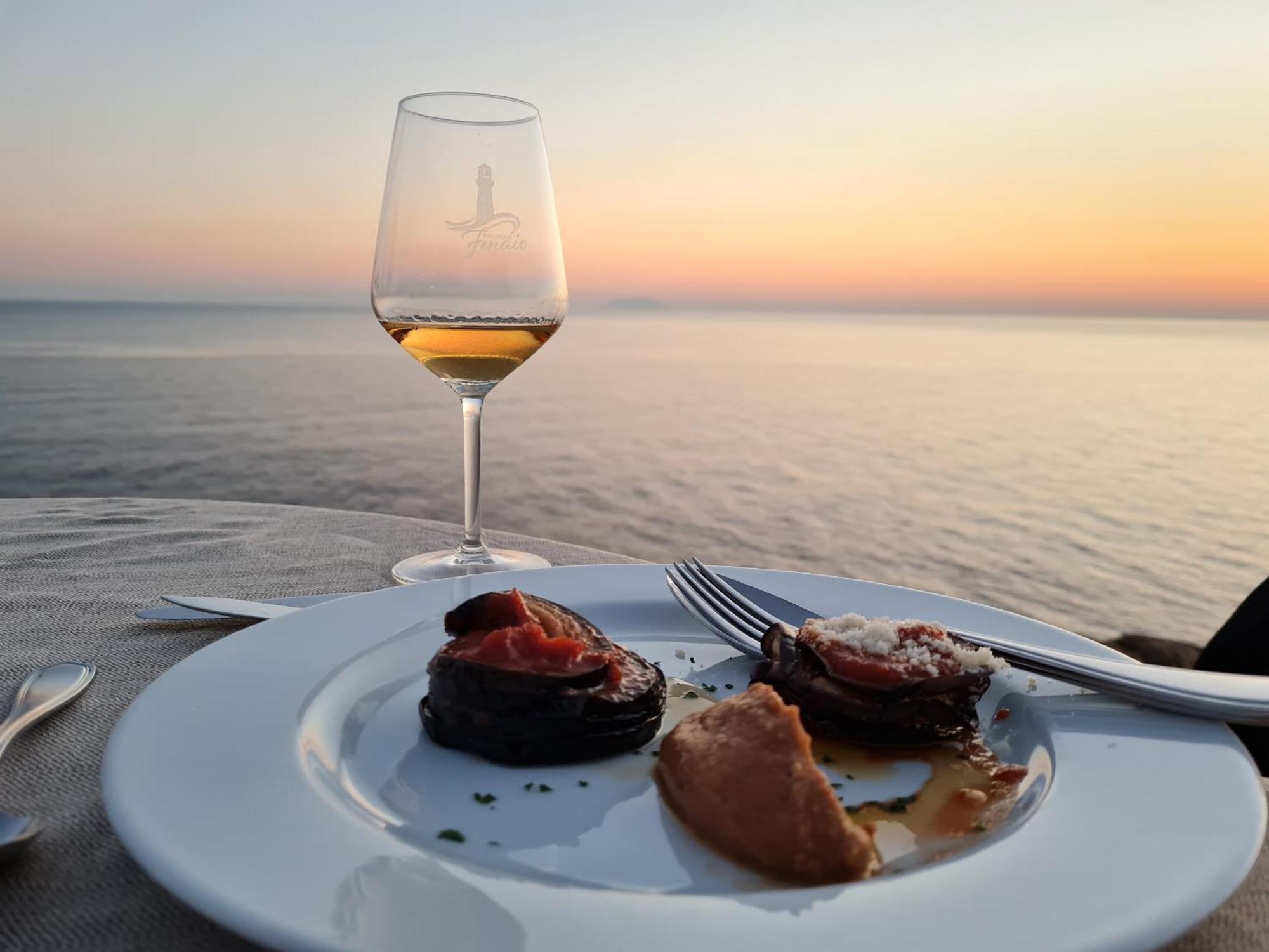 Resort Faro Di Punta Fenaio Campese  Bagian luar foto